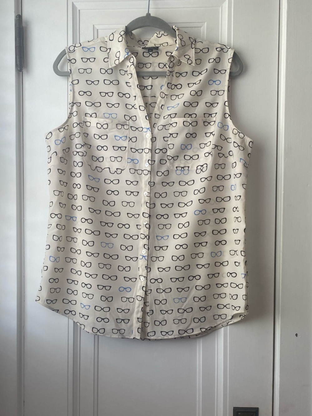 Talbots Nantucket sleeveless button down blouse off white blue glasses print L
